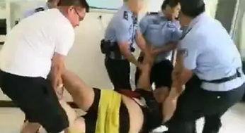 女主播街头恶搞,一场引发网友热议的狂欢秀